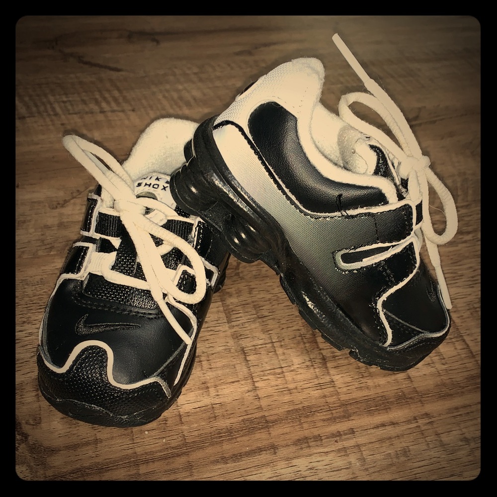 Super cute Nike Shox - size 4c